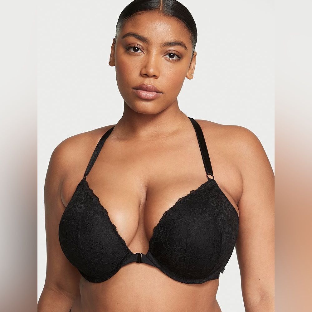 Victoria’s Secret black lace front closure push-up bra D24